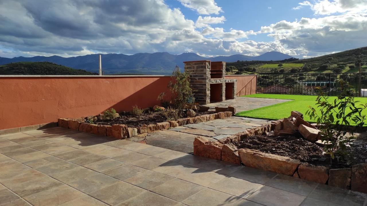 Casa Rural La Colmena Del Geoparque Navatrasierra Kültér fotó