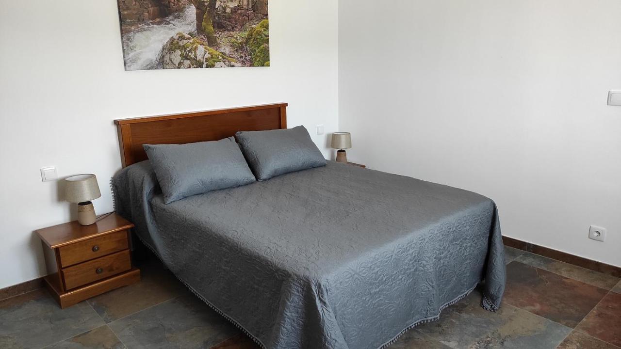 Casa Rural La Colmena Del Geoparque Navatrasierra Kültér fotó