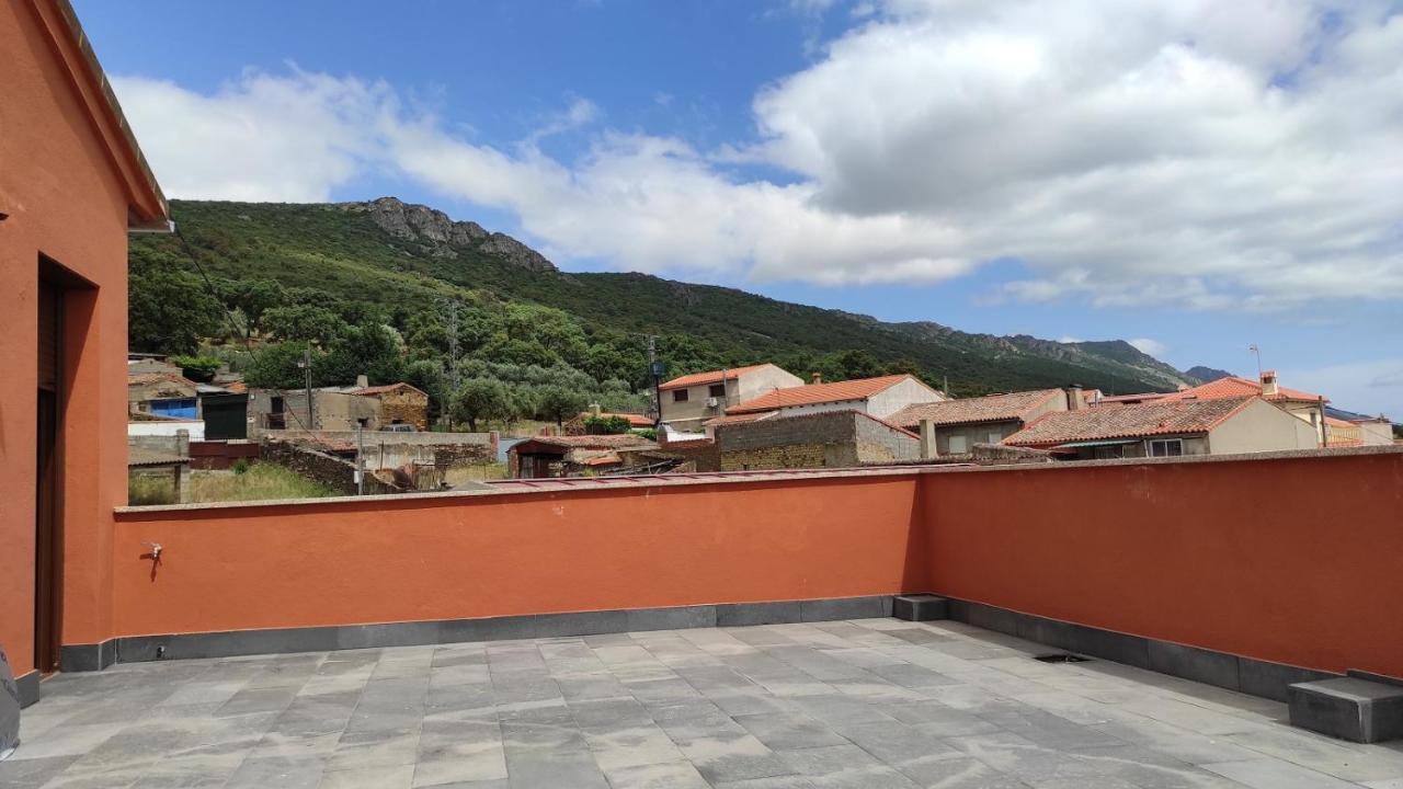Casa Rural La Colmena Del Geoparque Navatrasierra Kültér fotó