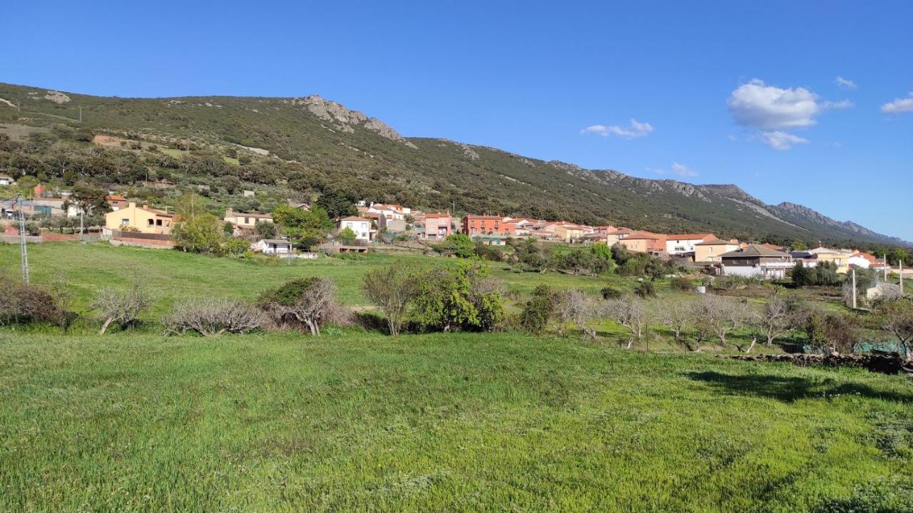 Casa Rural La Colmena Del Geoparque Navatrasierra Kültér fotó