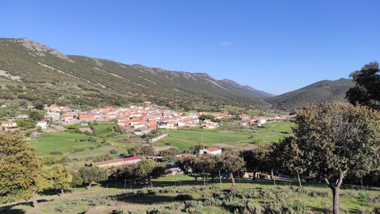 Casa Rural La Colmena Del Geoparque Navatrasierra Kültér fotó