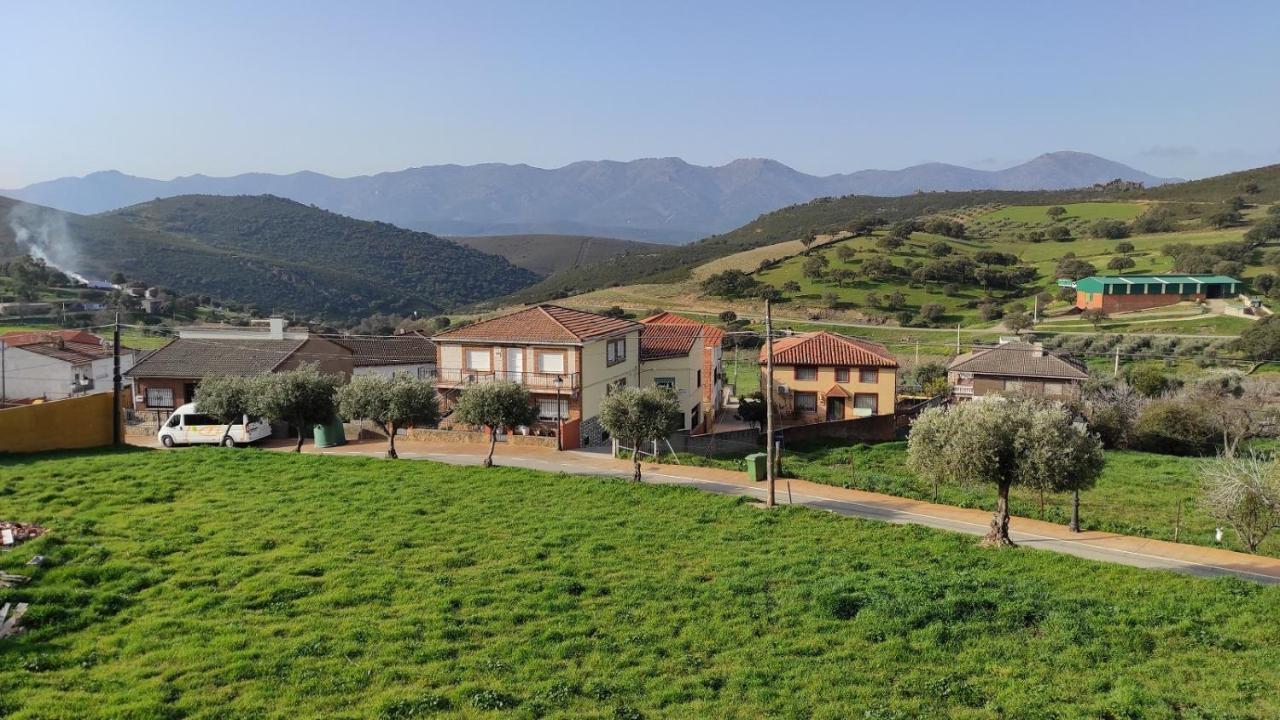 Casa Rural La Colmena Del Geoparque Navatrasierra Kültér fotó